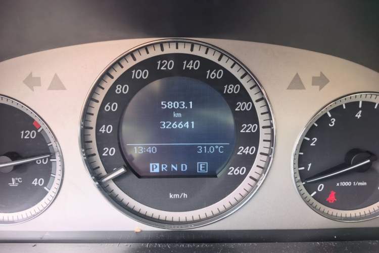 Used Mercedes-Benz GLK-Class 2012 GLK 300 4MATIC Dynamic Edition Odometer Close Up