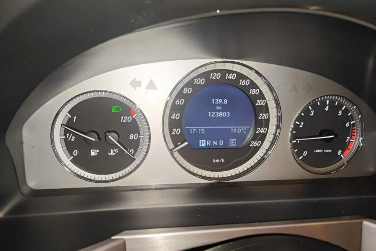 Used Mercedes-Benz GLK-Class 2012 GLK 300 4MATIC Fashion Model Odometer Close Up