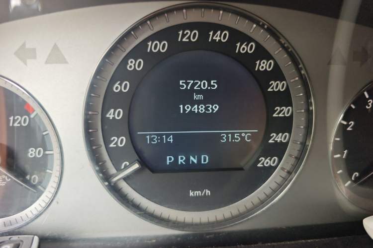 Used Mercedes-Benz GLK-Class 2012 GLK 300 4MATIC Dynamic Edition Odometer Close Up