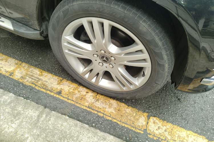 Used Mercedes-Benz GLK-Class 2012 GLK 300 4MATIC Fashion Model Right Front Wheel Hub