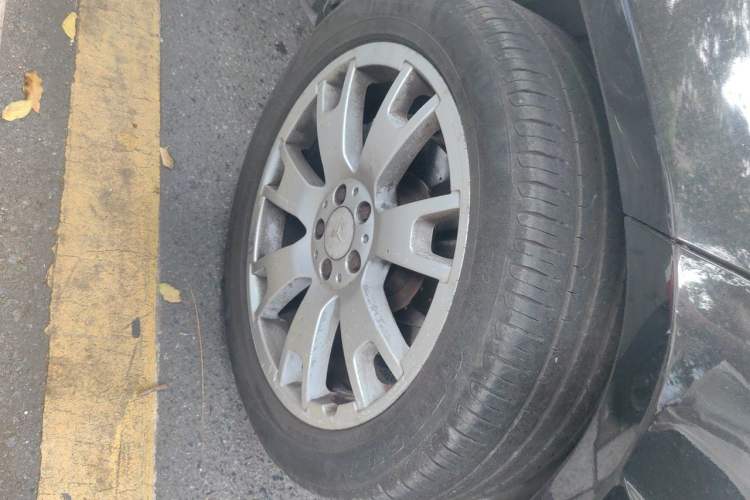 Used Mercedes-Benz GLK-Class 2012 GLK 300 4MATIC Fashion Model Right Front Wheel Hub