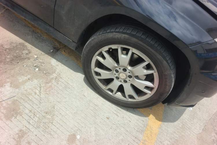 Used Mercedes-Benz GLK-Class 2012 GLK 300 4MATIC Dynamic Edition Right Front Wheel Hub