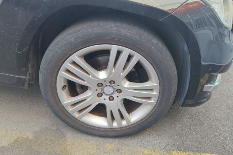 Used Mercedes-Benz GLK-Class 2012 GLK 300 4MATIC Dynamic Edition Right Front Wheel Hub