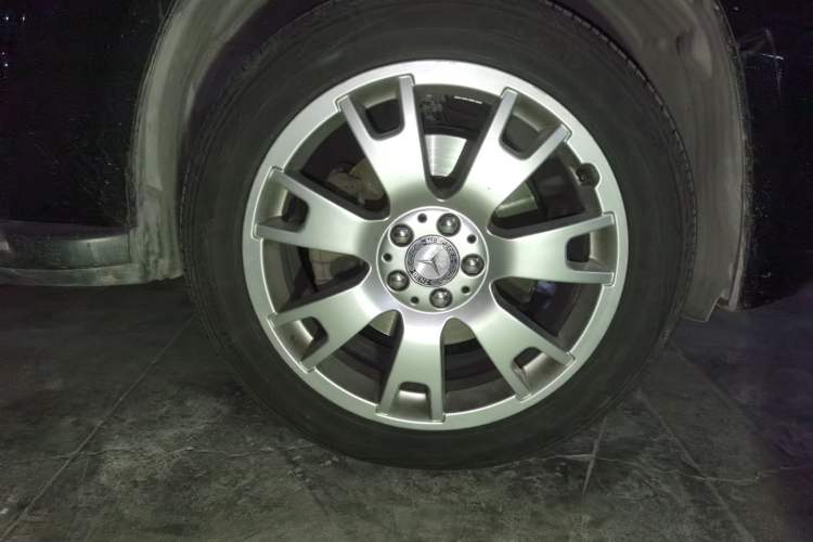 Used Mercedes-Benz GLK-Class 2012 GLK 300 4MATIC Dynamic Edition Right Front Wheel Hub