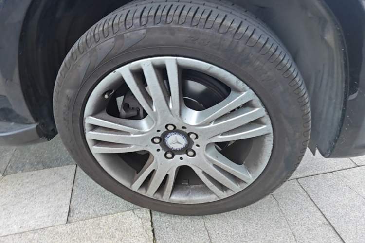 Used Mercedes-Benz GLK-Class 2012 GLK 300 4MATIC Fashion Model Right Front Wheel Hub