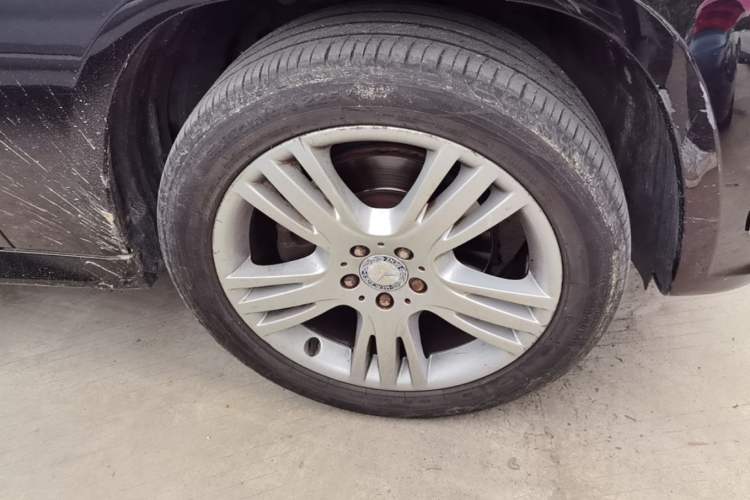 Used Mercedes-Benz GLK-Class 2012 GLK 300 4MATIC Dynamic Edition Right Front Wheel Hub