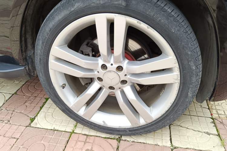 Used Mercedes-Benz GLK-Class 2012 GLK 300 4MATIC Luxury Model Right Front Wheel Hub