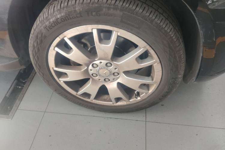 Used Mercedes-Benz GLK-Class 2012 GLK 300 4MATIC Fashion Model Right Front Wheel Hub