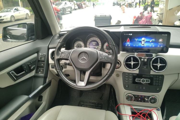 Used Mercedes-Benz GLK-Class 2012 GLK 300 4MATIC Fashion Model Steering Wheel