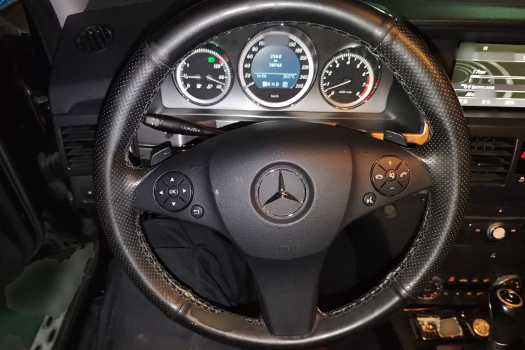 Used Mercedes-Benz GLK-Class 2012 GLK 300 4MATIC Luxury Model Steering Wheel