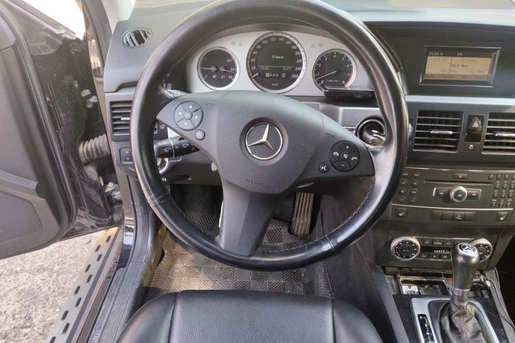 Used Mercedes-Benz GLK-Class 2012 GLK 300 4MATIC Dynamic Edition Steering Wheel