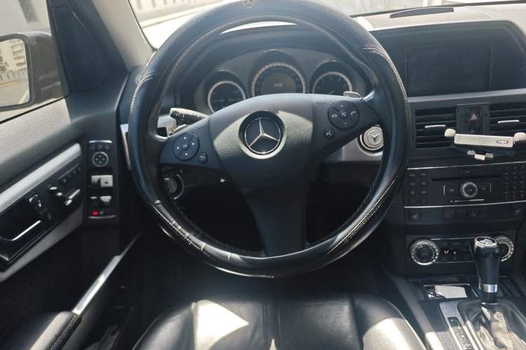 Used Mercedes-Benz GLK-Class 2012 GLK 300 4MATIC Luxury Model Steering Wheel
