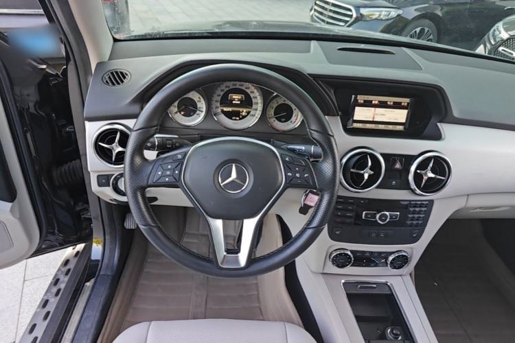 Used Mercedes-Benz GLK-Class 2012 GLK 300 4MATIC Fashion Model Steering Wheel