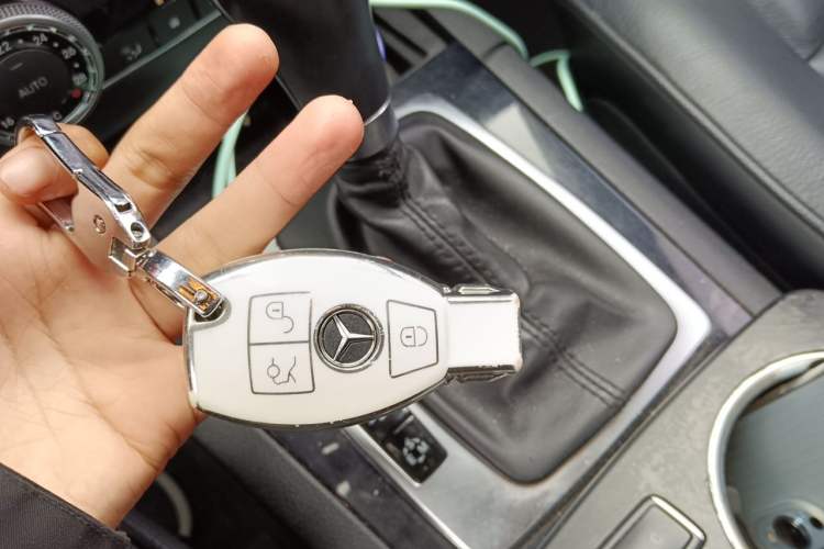 Used Mercedes-Benz GLK-Class 2012 GLK 300 4MATIC Luxury Model Vehicle Key