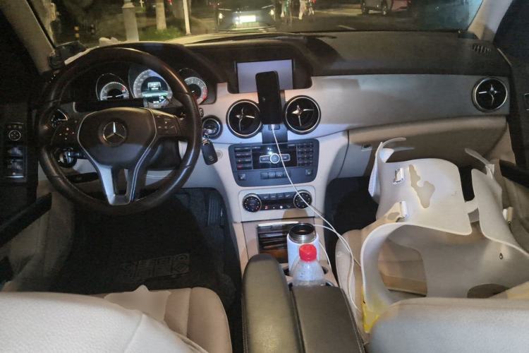 Used Mercedes-Benz GLK-Class 2012 GLK 300 4MATIC Dynamic Edition Center Console