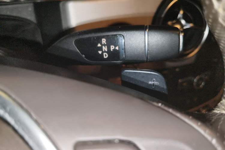 Used Mercedes-Benz GLK-Class 2012 GLK 300 4MATIC Dynamic Edition Gear Lever