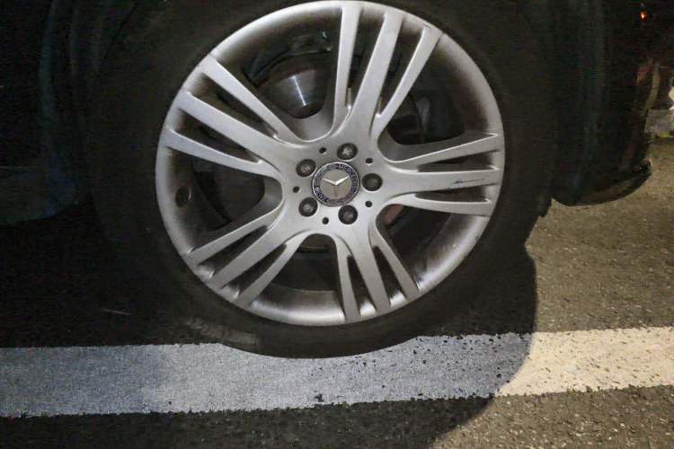 Used Mercedes-Benz GLK-Class 2012 GLK 300 4MATIC Dynamic Edition Right Front Wheel Hub