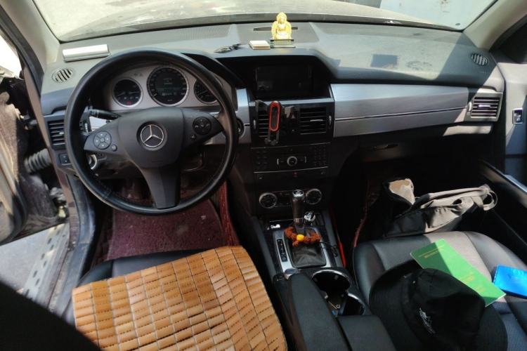 Used Mercedes-Benz GLK-Class 2012 GLK 300 4MATIC Dynamic Edition Center Console