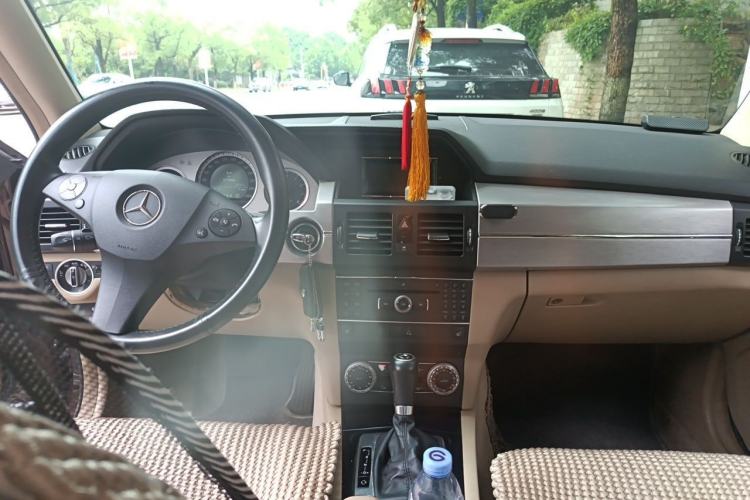 Used Mercedes-Benz GLK-Class 2012 GLK 300 4MATIC Dynamic Edition Center Console
