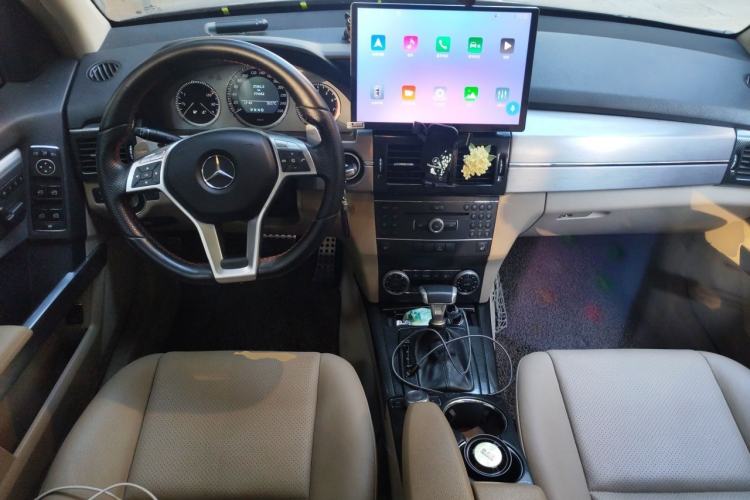 Used Mercedes-Benz GLK-Class 2012 GLK 300 4MATIC Fashion Model Center Console