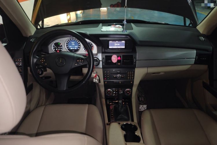 Used Mercedes-Benz GLK-Class 2012 GLK 300 4MATIC Dynamic Edition Center Console