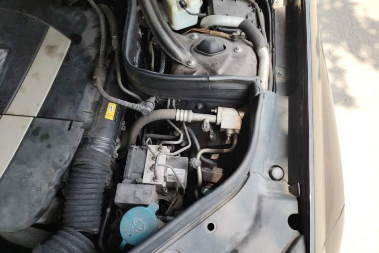 Used Mercedes-Benz GLK-Class 2012 GLK 300 4MATIC Fashion Model Engine Bay Left