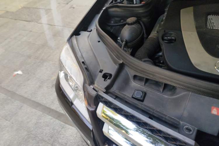 Used Mercedes-Benz GLK-Class 2012 GLK 300 4MATIC Fashion Model Engine Bay Right