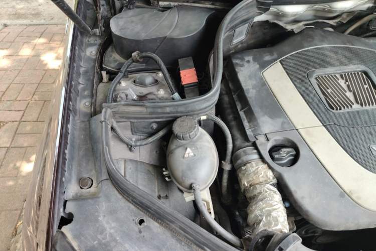 Used Mercedes-Benz GLK-Class 2012 GLK 300 4MATIC Fashion Model Engine Bay Right