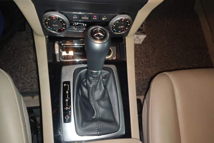 Used Mercedes-Benz GLK-Class 2012 GLK 300 4MATIC Dynamic Edition Gear Lever