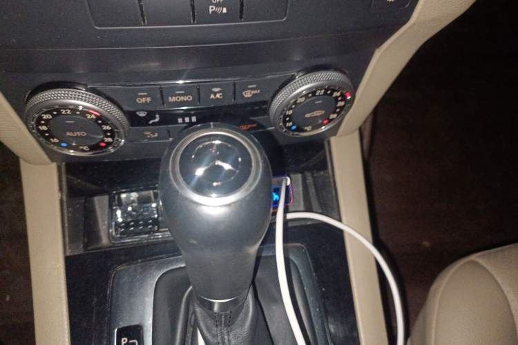 Used Mercedes-Benz GLK-Class 2012 GLK 300 4MATIC Dynamic Edition Gear Lever