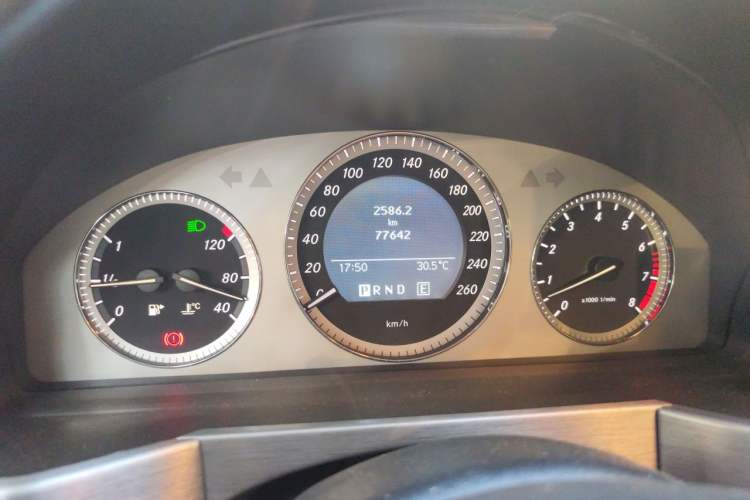 Used Mercedes-Benz GLK-Class 2012 GLK 300 4MATIC Fashion Model Odometer Close Up
