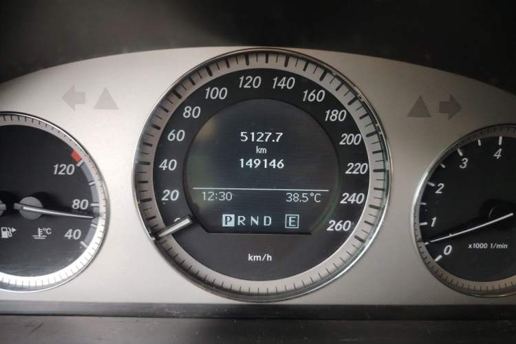 Used Mercedes-Benz GLK-Class 2012 GLK 300 4MATIC Fashion Model Odometer Close Up
