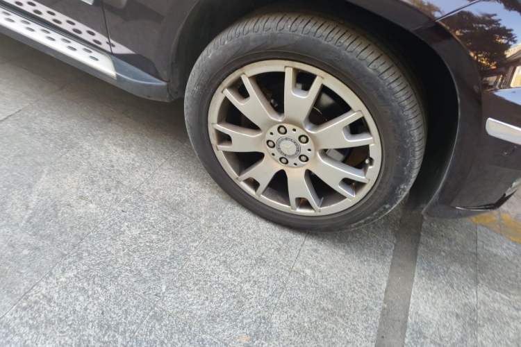 Used Mercedes-Benz GLK-Class 2012 GLK 300 4MATIC Fashion Model Right Front Wheel Hub