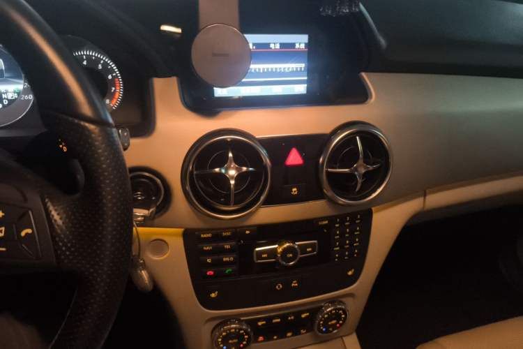 Used Mercedes-Benz GLK-Class 2012 GLK 300 4MATIC Dynamic Edition Audio And AC Panel