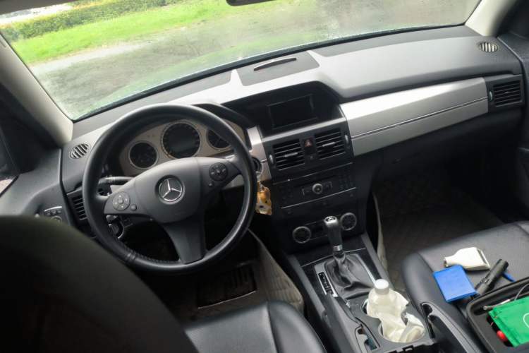 Used Mercedes-Benz GLK-Class 2012 GLK 300 4MATIC Dynamic Edition Center Console