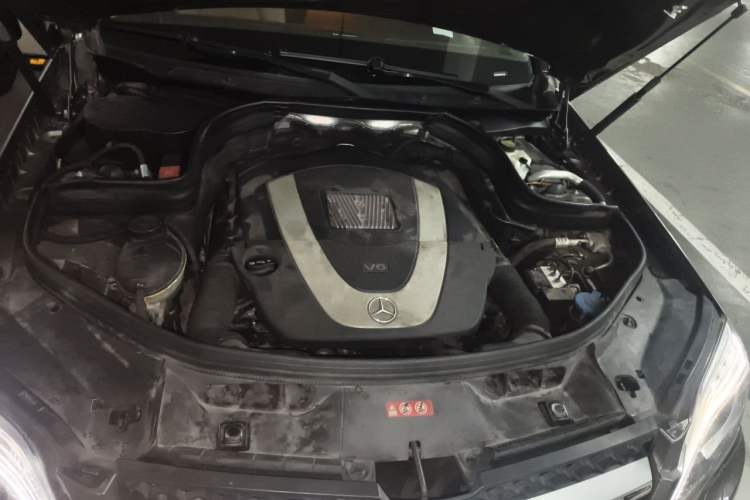 Used Mercedes-Benz GLK-Class 2012 GLK 300 4MATIC Fashion Model Engine Bay