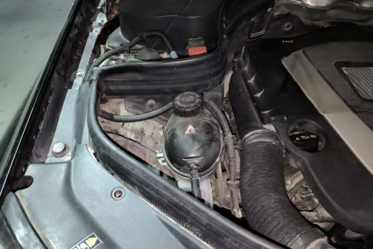 Used Mercedes-Benz GLK-Class 2012 GLK 300 4MATIC Luxury Model Engine Bay Right