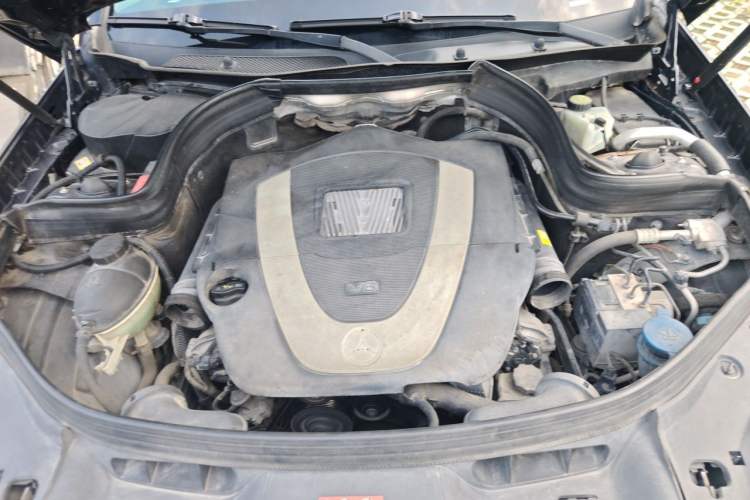 Used Mercedes-Benz GLK-Class 2012 GLK 300 4MATIC Luxury Model Engine Bay