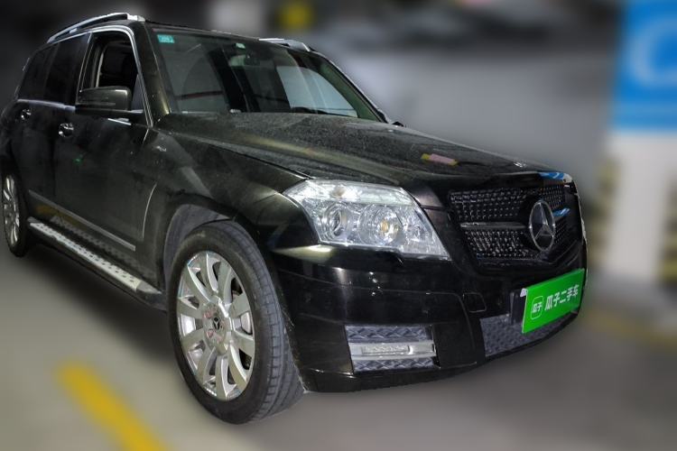 Used Mercedes-Benz GLK-Class 2012 GLK 300 4MATIC Luxury Model Front Right 45 Deg