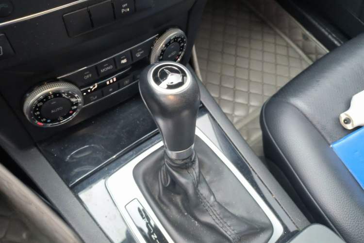 Used Mercedes-Benz GLK-Class 2012 GLK 300 4MATIC Dynamic Edition Gear Lever