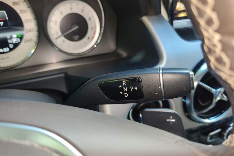Used Mercedes-Benz GLK-Class 2012 GLK 300 4MATIC Dynamic Edition Gear Lever