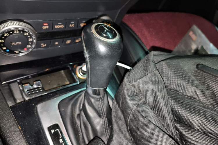 Used Mercedes-Benz GLK-Class 2012 GLK 300 4MATIC Luxury Model Gear Lever