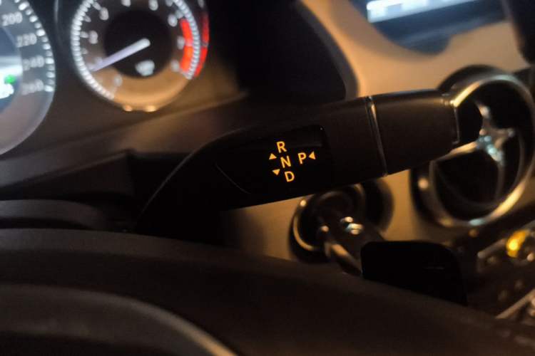 Used Mercedes-Benz GLK-Class 2012 GLK 300 4MATIC Dynamic Edition Gear Lever