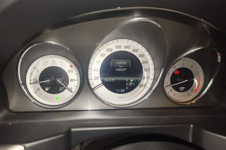 Used Mercedes-Benz GLK-Class 2012 GLK 300 4MATIC Fashion Model Odometer Close Up