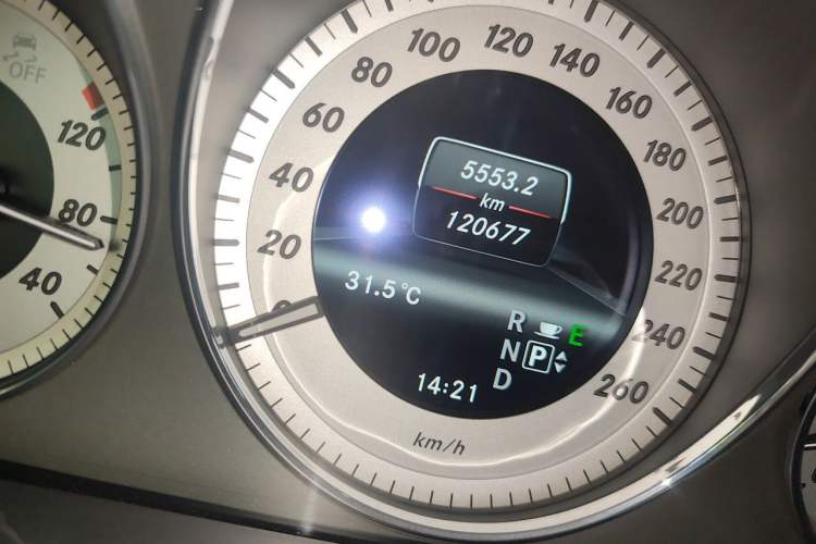 Used Mercedes-Benz GLK-Class 2012 GLK 300 4MATIC Dynamic Edition Odometer Close Up