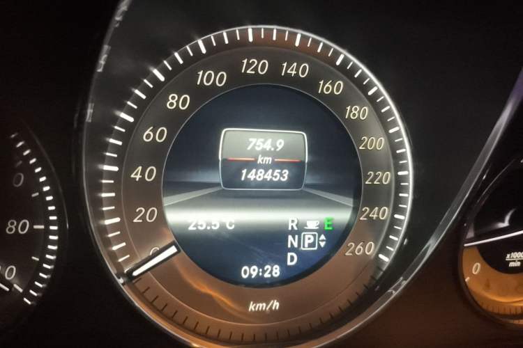 Used Mercedes-Benz GLK-Class 2012 GLK 300 4MATIC Dynamic Edition Odometer Close Up