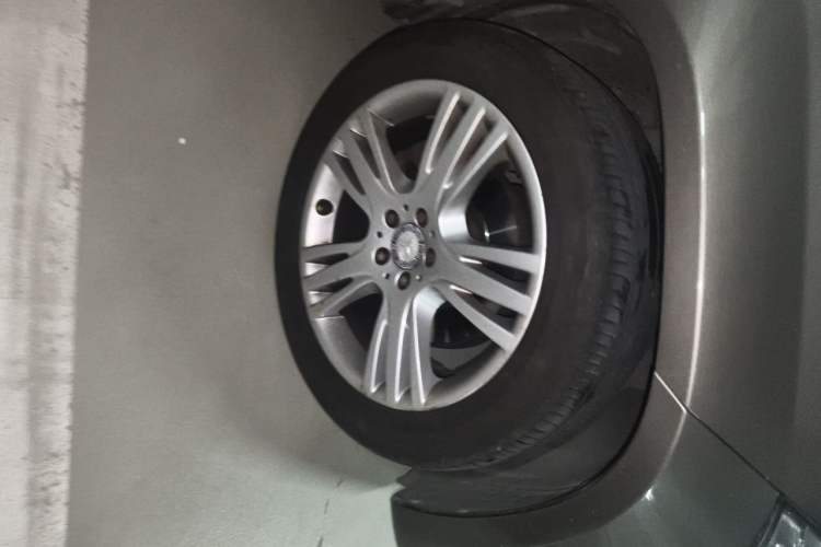 Used Mercedes-Benz GLK-Class 2012 GLK 300 4MATIC Fashion Model Right Front Wheel Hub