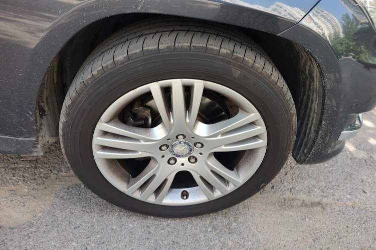 Used Mercedes-Benz GLK-Class 2012 GLK 300 4MATIC Dynamic Edition Right Front Wheel Hub
