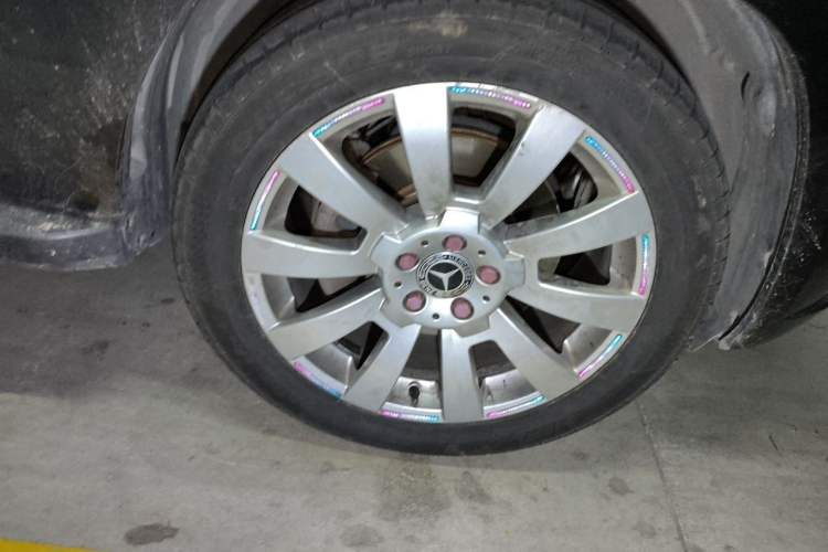 Used Mercedes-Benz GLK-Class 2012 GLK 300 4MATIC Luxury Model Right Front Wheel Hub