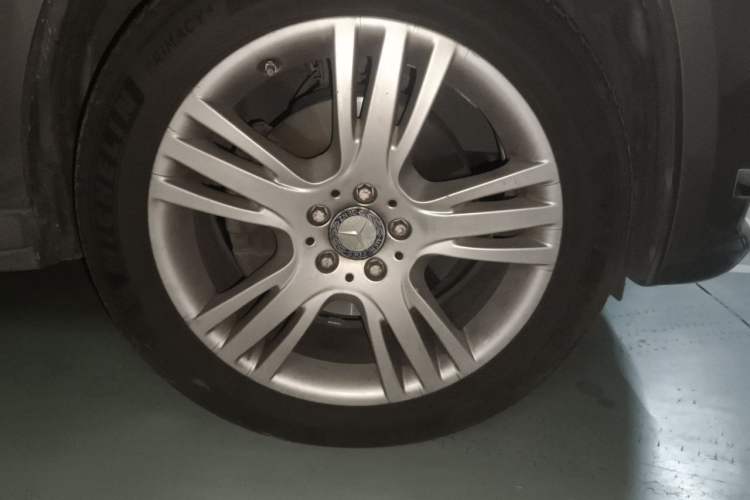 Used Mercedes-Benz GLK-Class 2012 GLK 300 4MATIC Dynamic Edition Right Front Wheel Hub